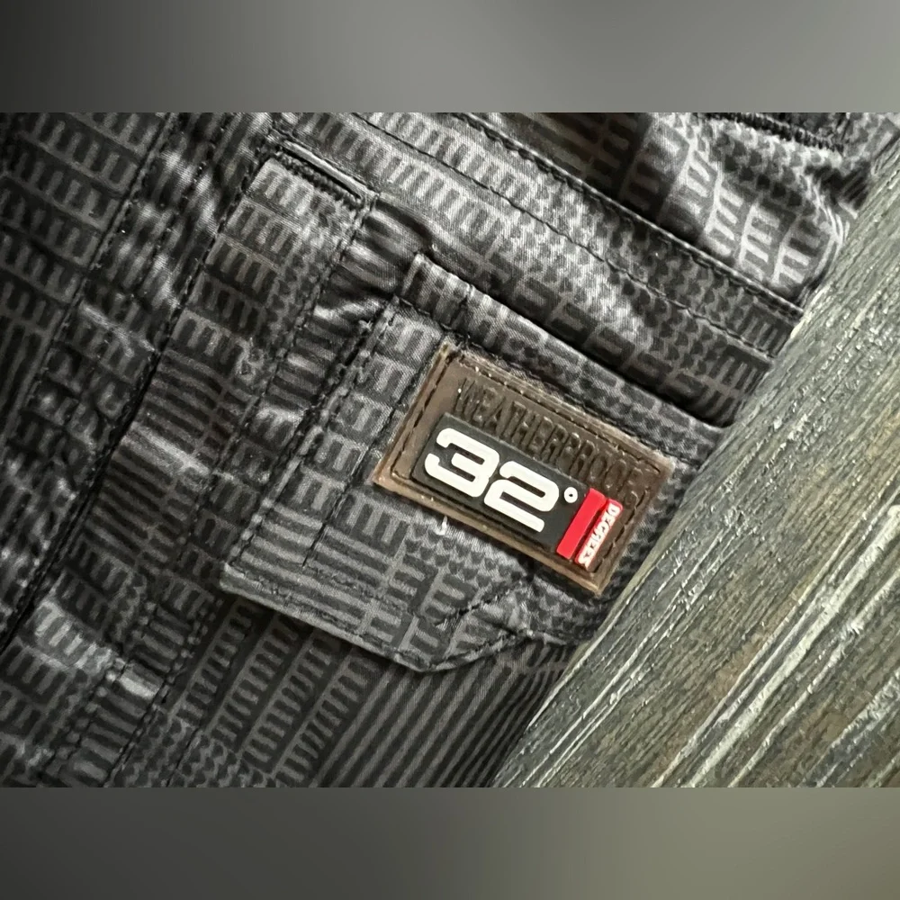 32 Degrees boys bib style gray/  Black Patterned snowboard Pants